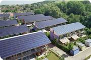 Siedlung mit Photovoltaikdächern